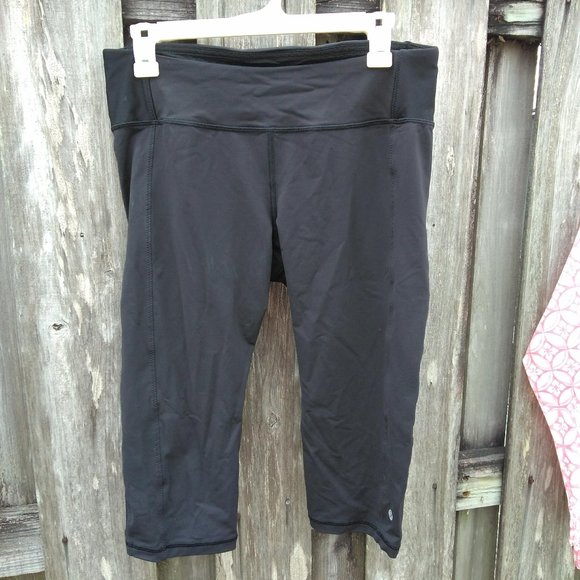 Lululemon black capri leggings 10 - Picture 1 of 6